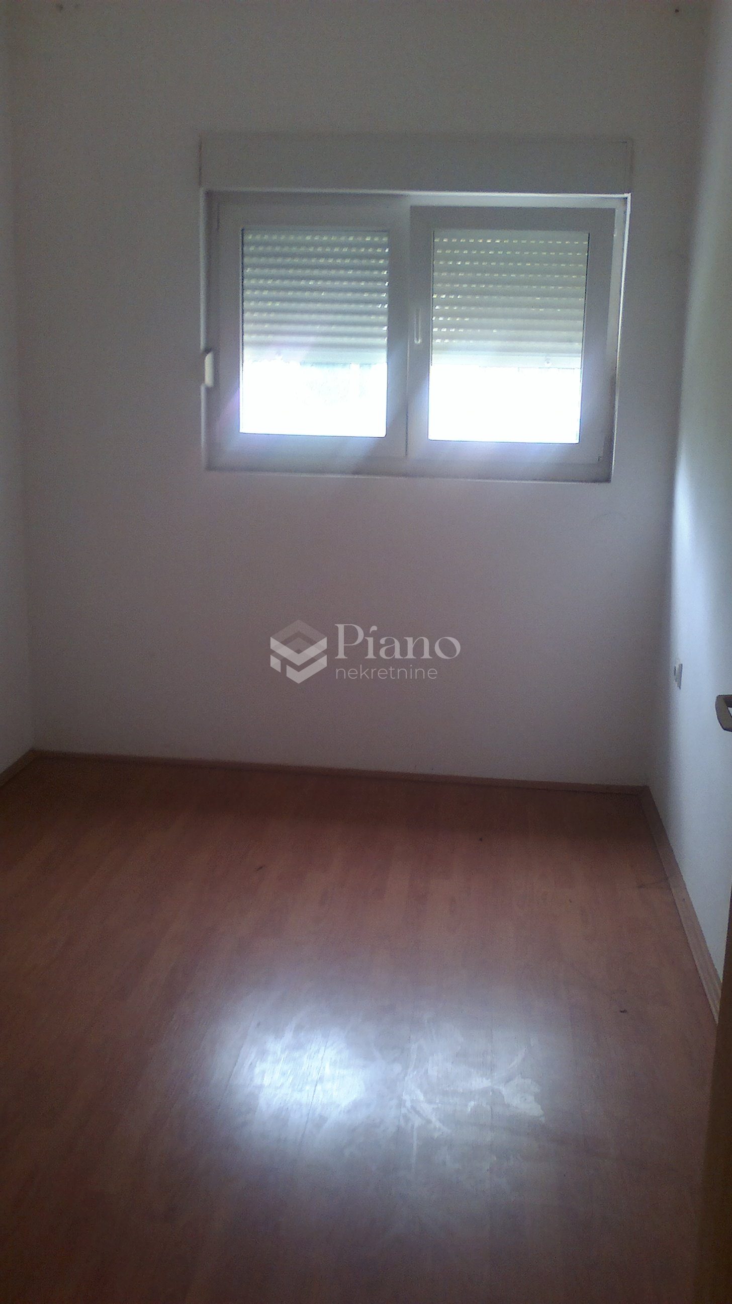 Nenamješten trosoban stan u Zagoriču