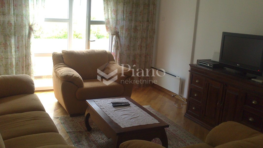 Namješten jednosoban stan u centru