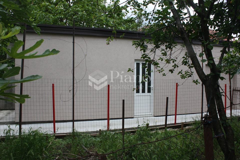 Namještena garsonjera  u Momišićima