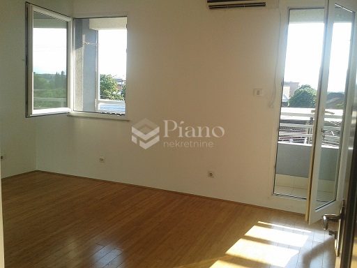 Jednosoban nenamješten stan, Zabjelo