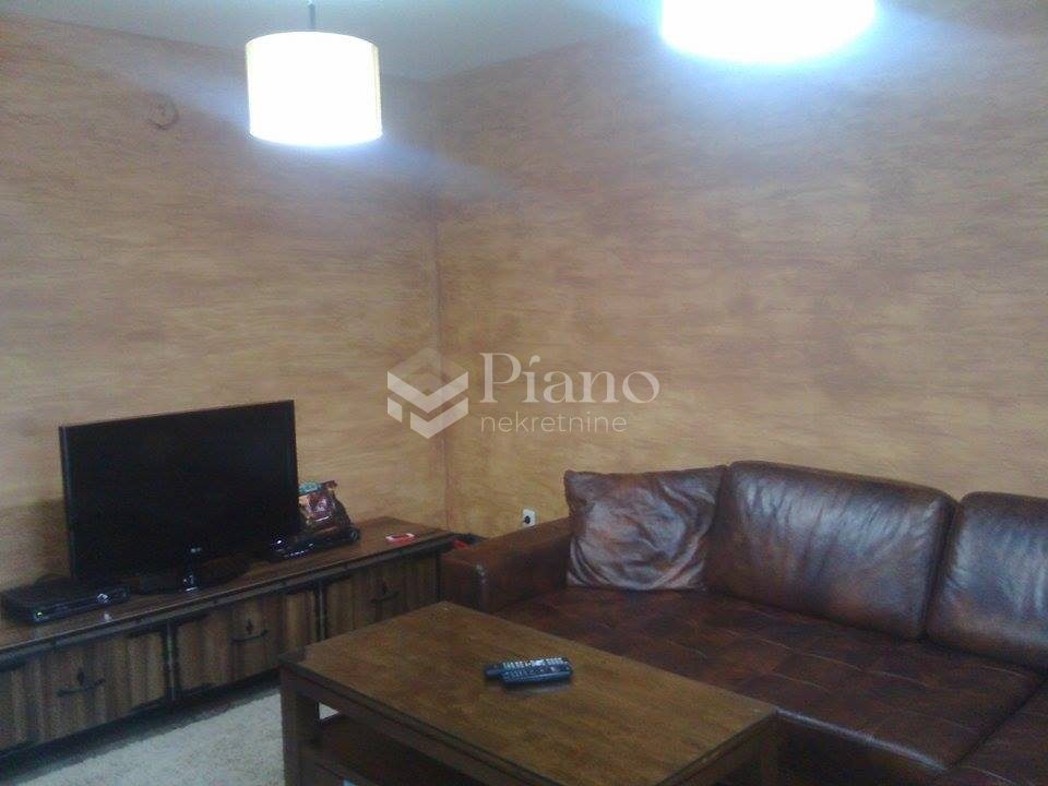 Dvosoban  lux namješten stan u centru