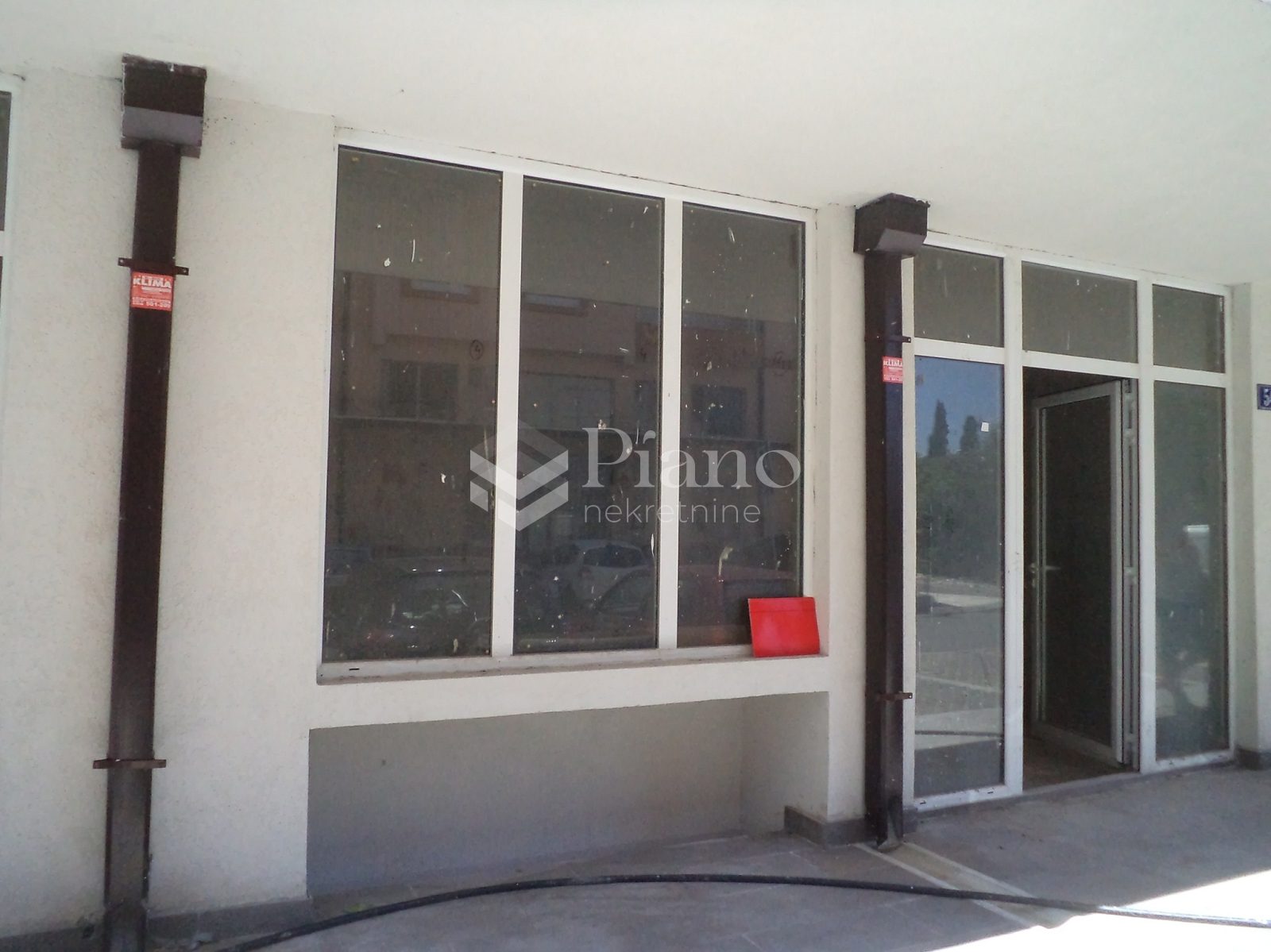 Poslovni prostor, Preko Morače