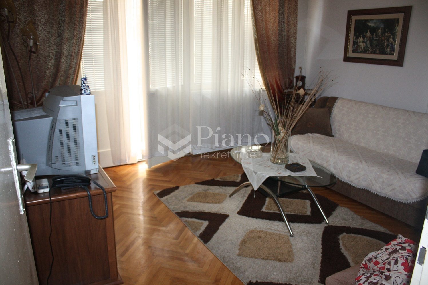 One bedroom furnished apartment in city centre
