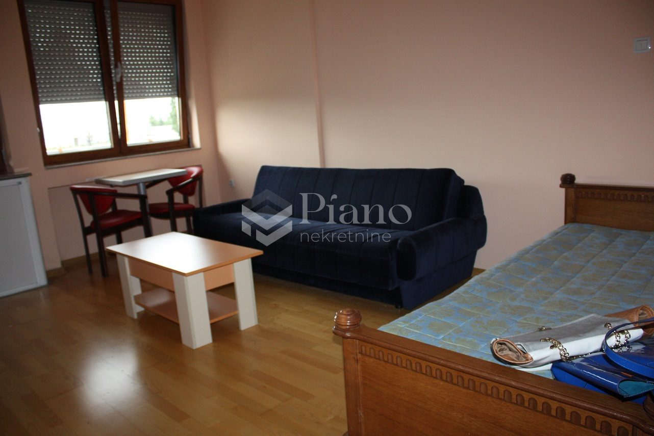 Namještena garsonjera u Dalmatinskoj ulici