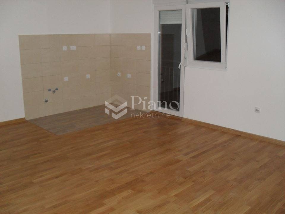 Jednosoban nenamješten stan u Dalmatinskoj ulici