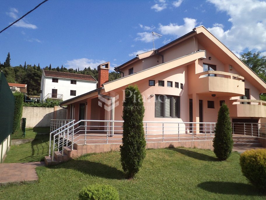 Nenamještena kuća u Zagoriču