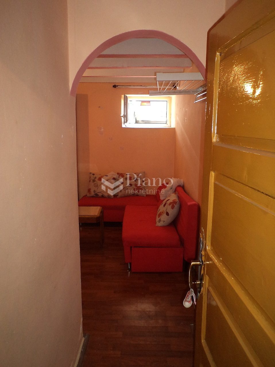 Polunamještena garsonjera u centru