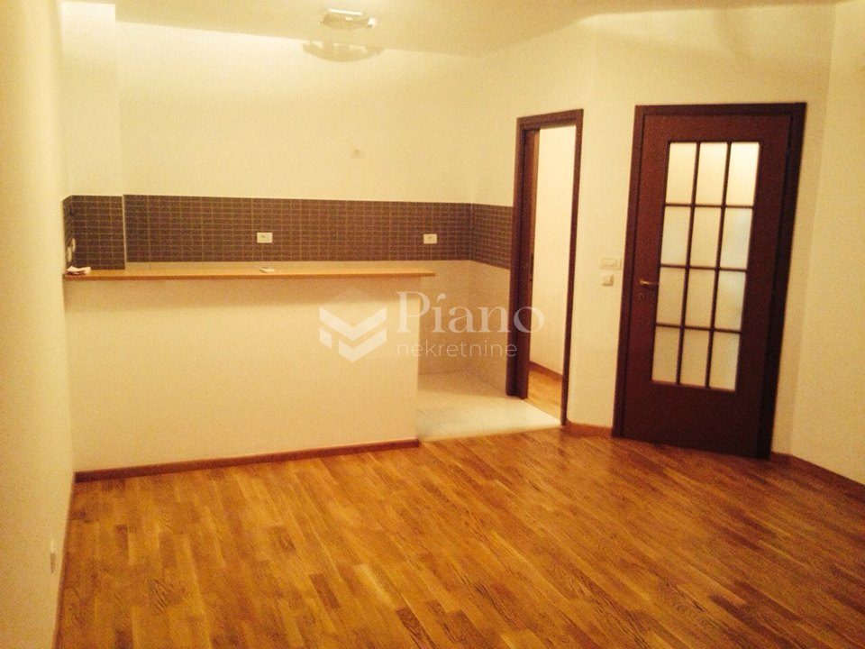 Nenamješten jednosoban stan u City kvartu