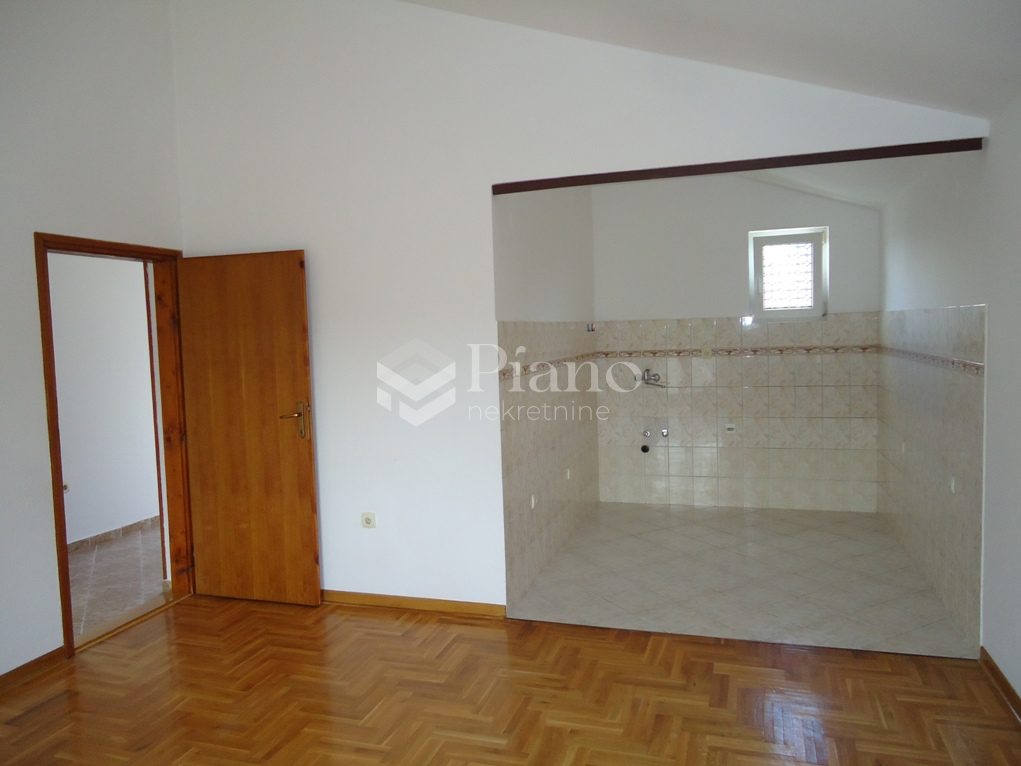 Dvosoban nenamješten stan u Zagoriču