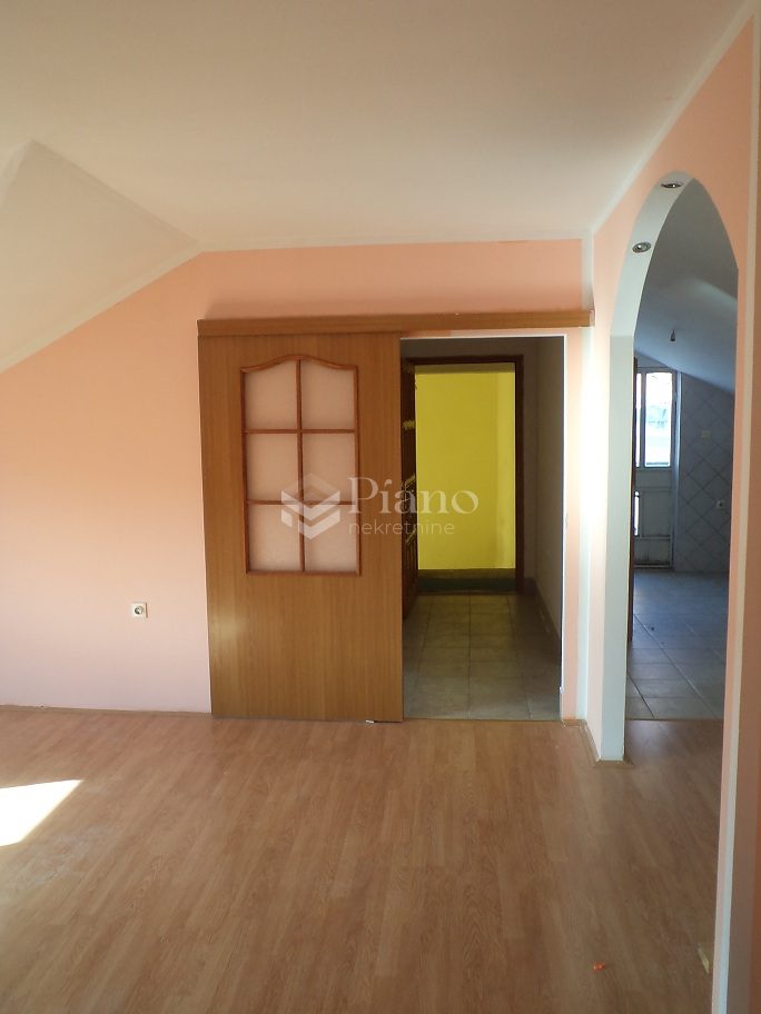 Trosoban nenamješten stan na Starom aerodromu