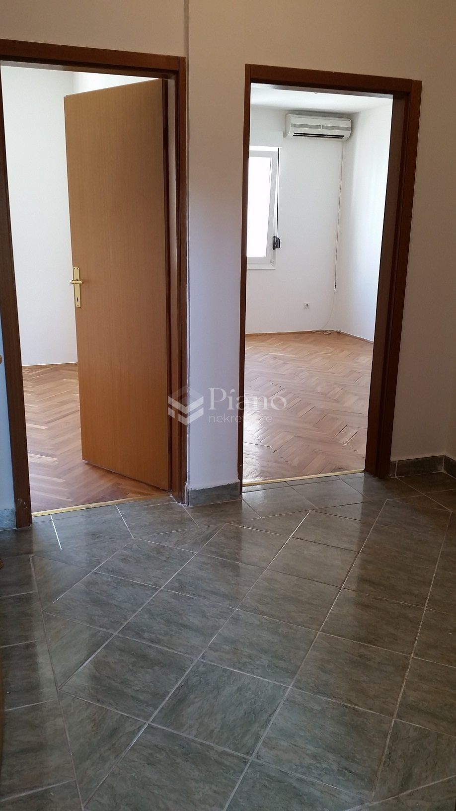 Jednosoban nenamješten stan, Zagorič