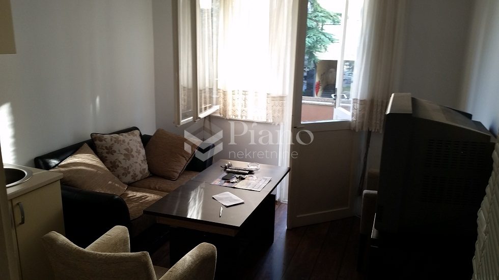 Jednosoban namješten stan preko Morače