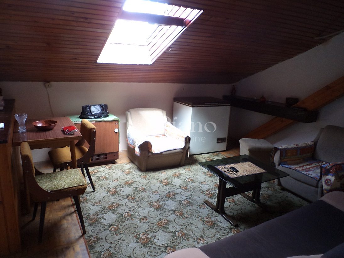 Jednosoban namješten stan, Centar