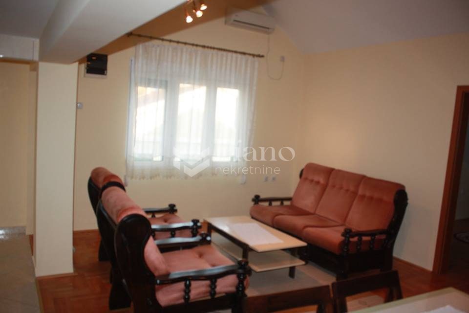 Dvosoban namješten stan, Momišići