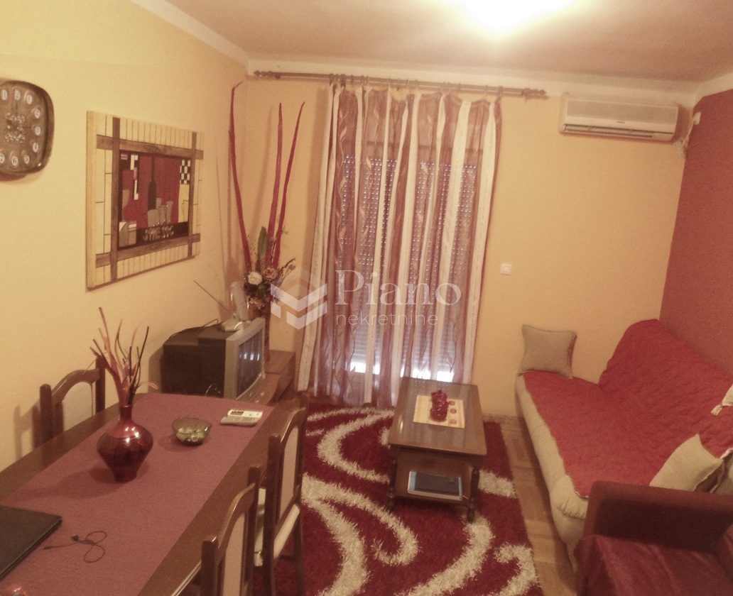 Jednosoban namješten stan, Stari aerodrom