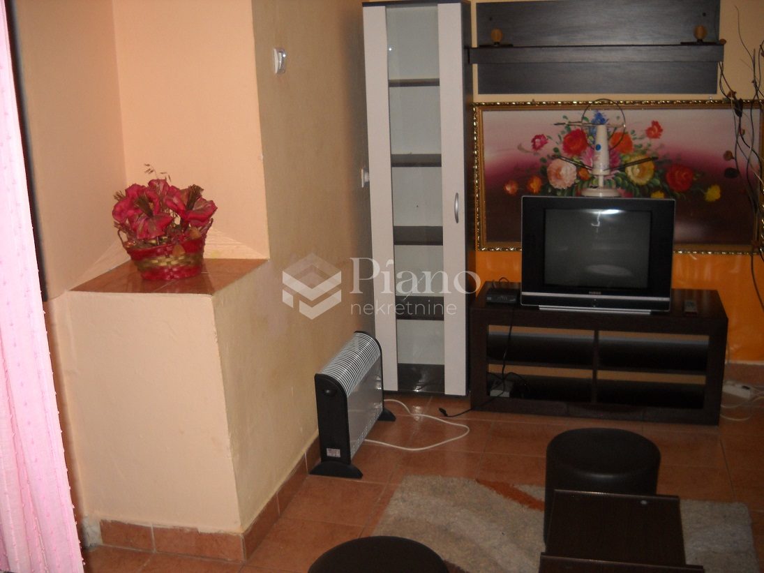 Jednosoban namješten stan kod Sat kule