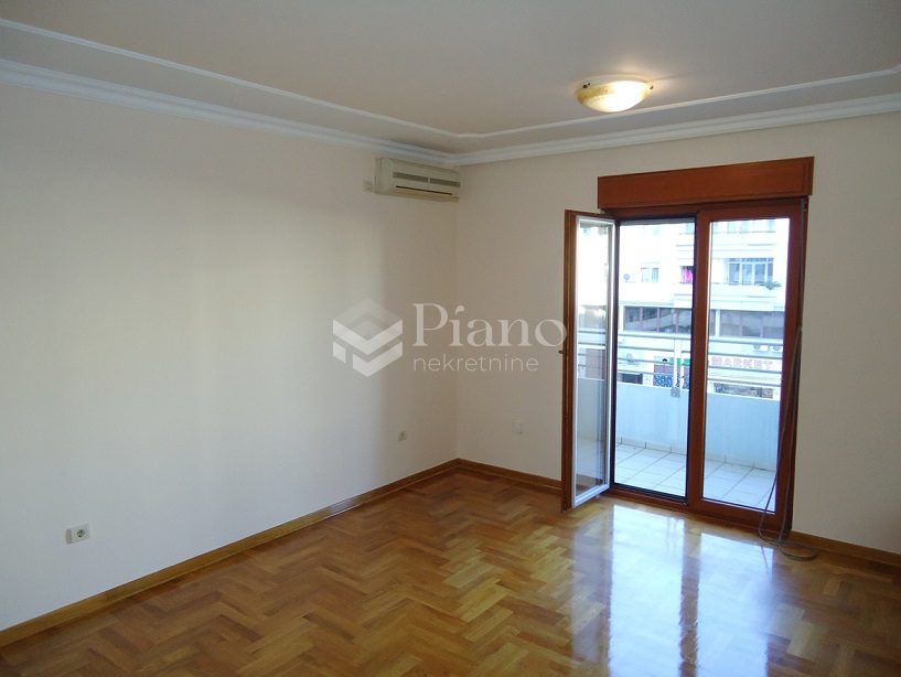 Poslovni prostor, preko Morače