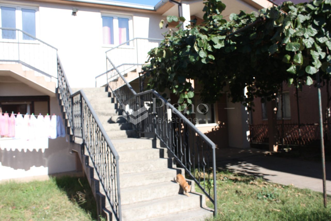 Trosoban namješten stan, Delta