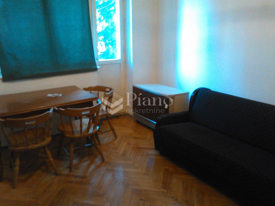 Dvosoban polunamješten stan, preko Morače