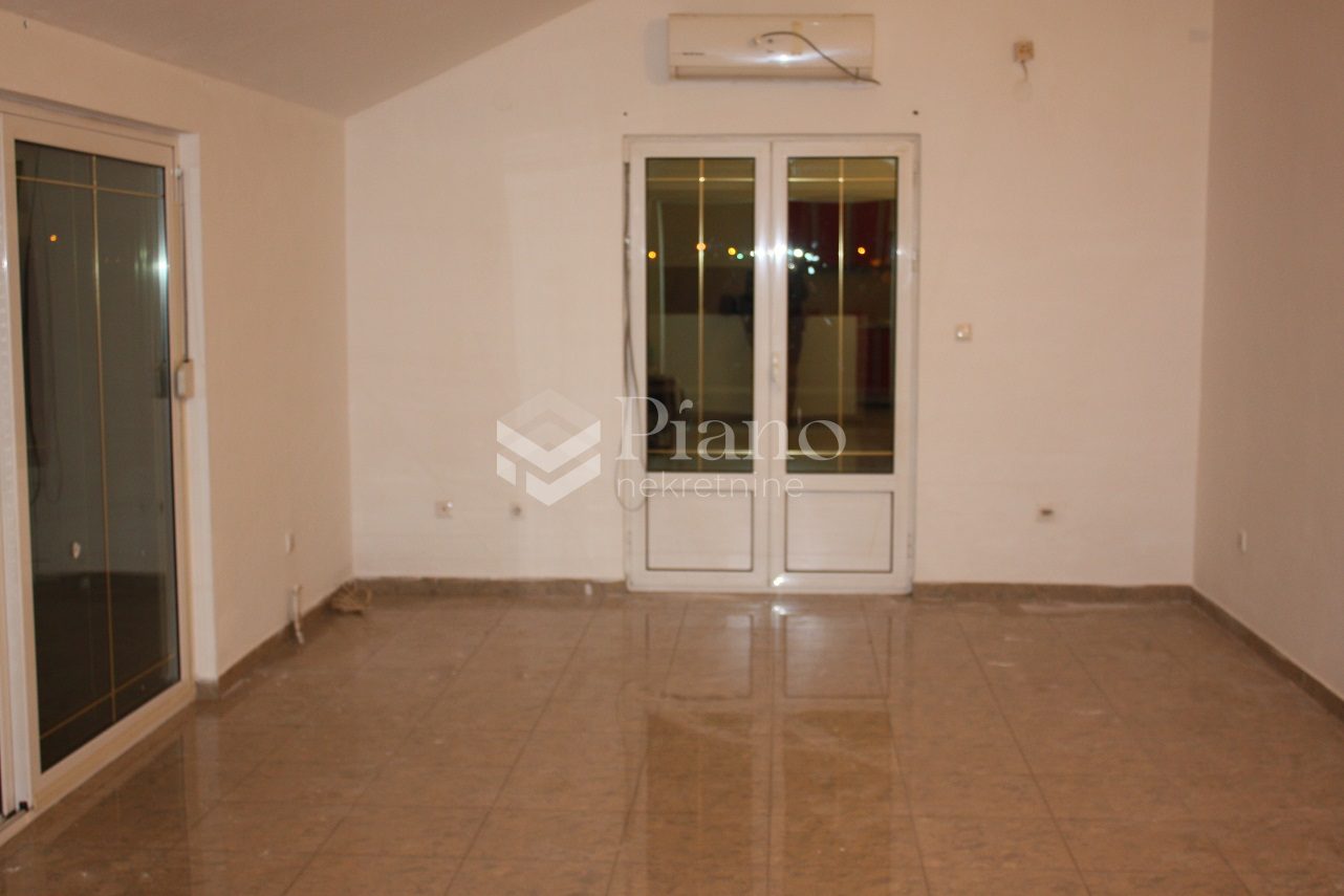 Duplex polunamješten, Zabjelo