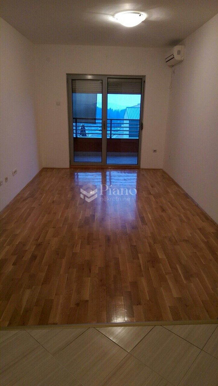 Jednosoban nenamješten stan iza Delte