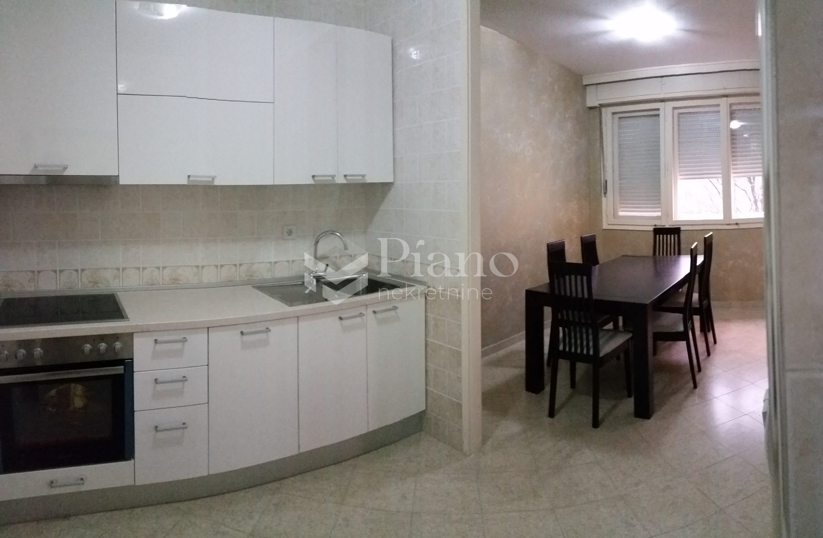 Trosoban polunamješten stan Preko Morače