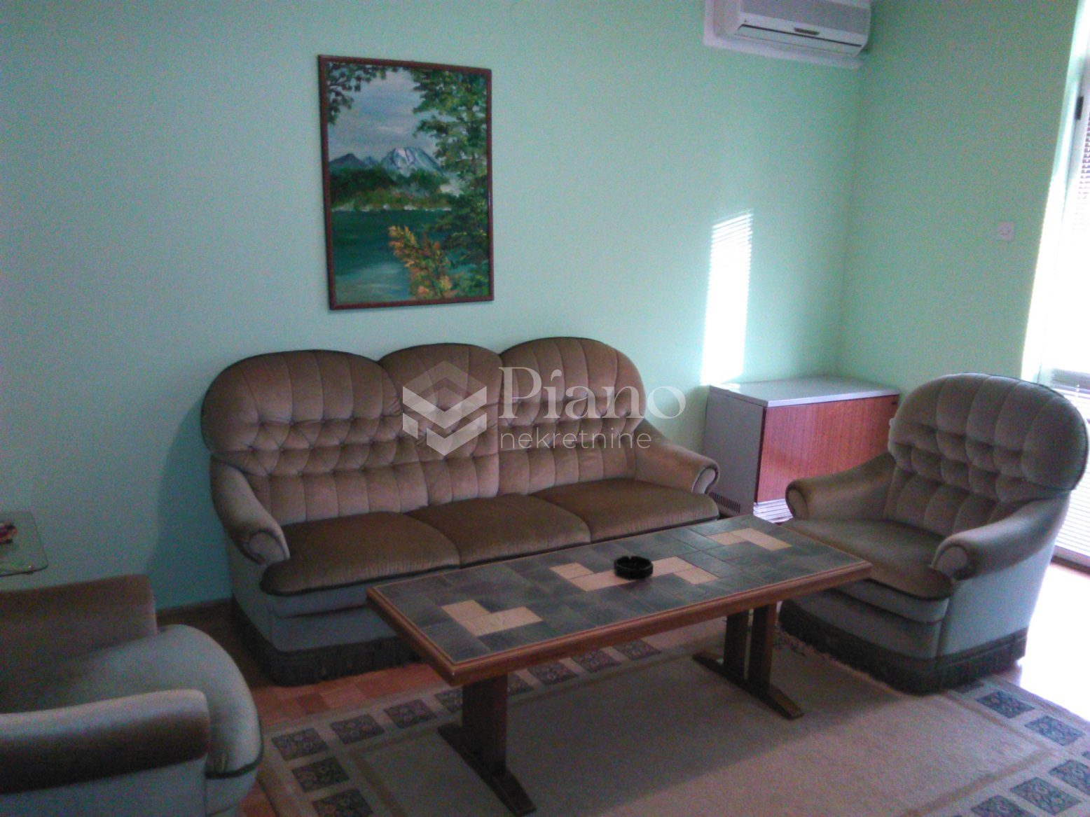 Jednosoban namješten stan, Stari aerodrom