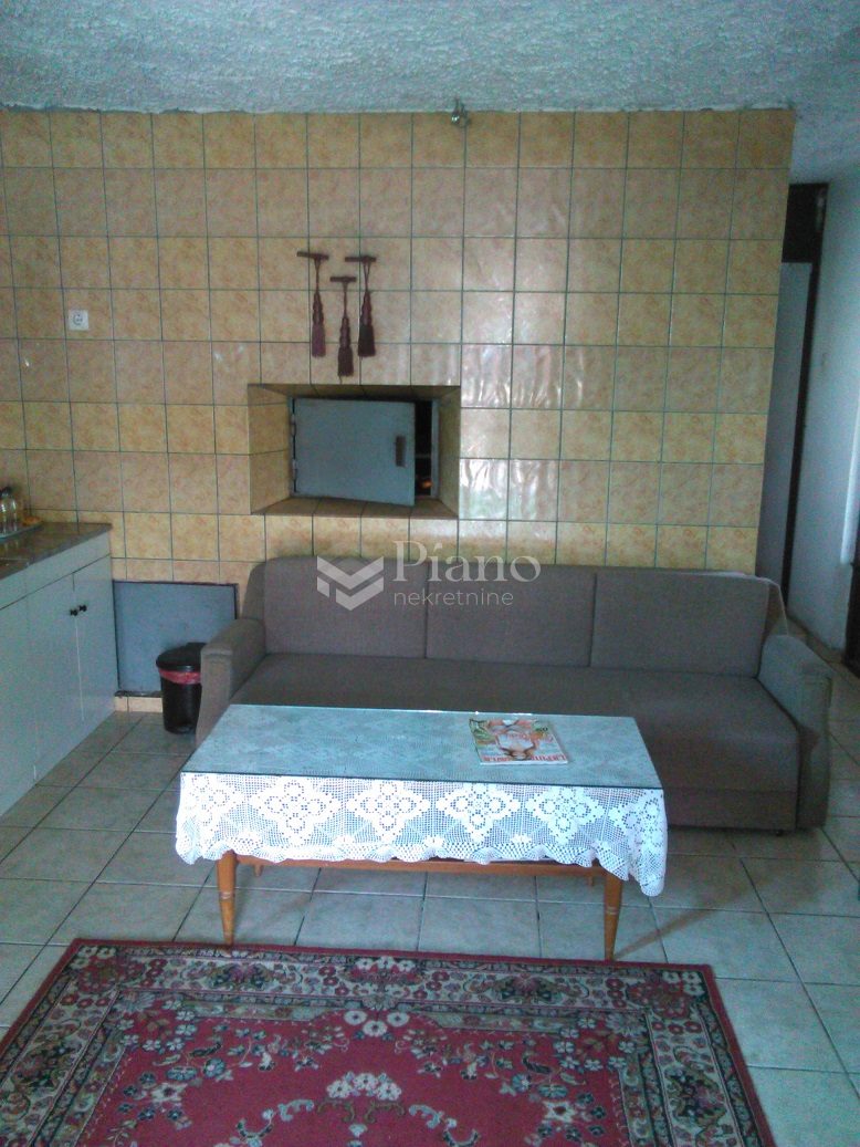 Poslovni prostor, Tološi