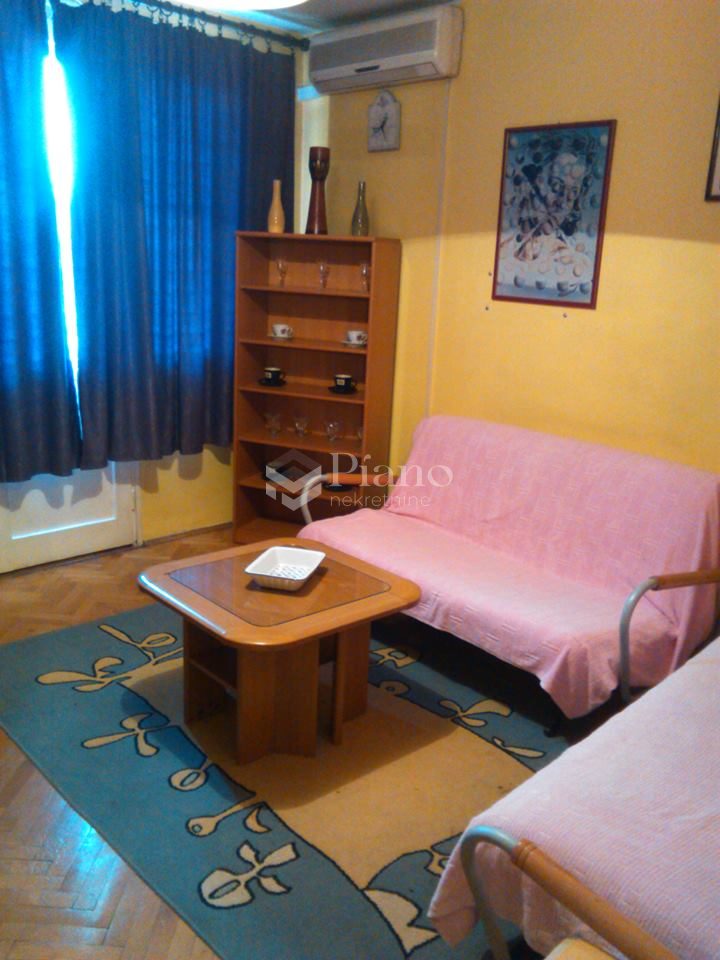 Jednosoban namješten stan u centru  