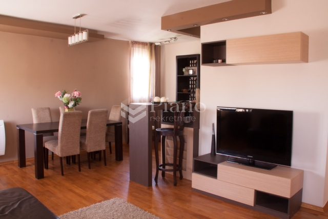 Dvosoban lux namješten stan, Blok 5