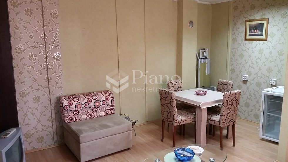 Namještena garsonjera, Pobrežje