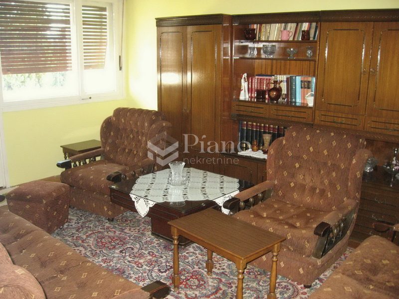 Dvosoban namješten stan, Pobrežje