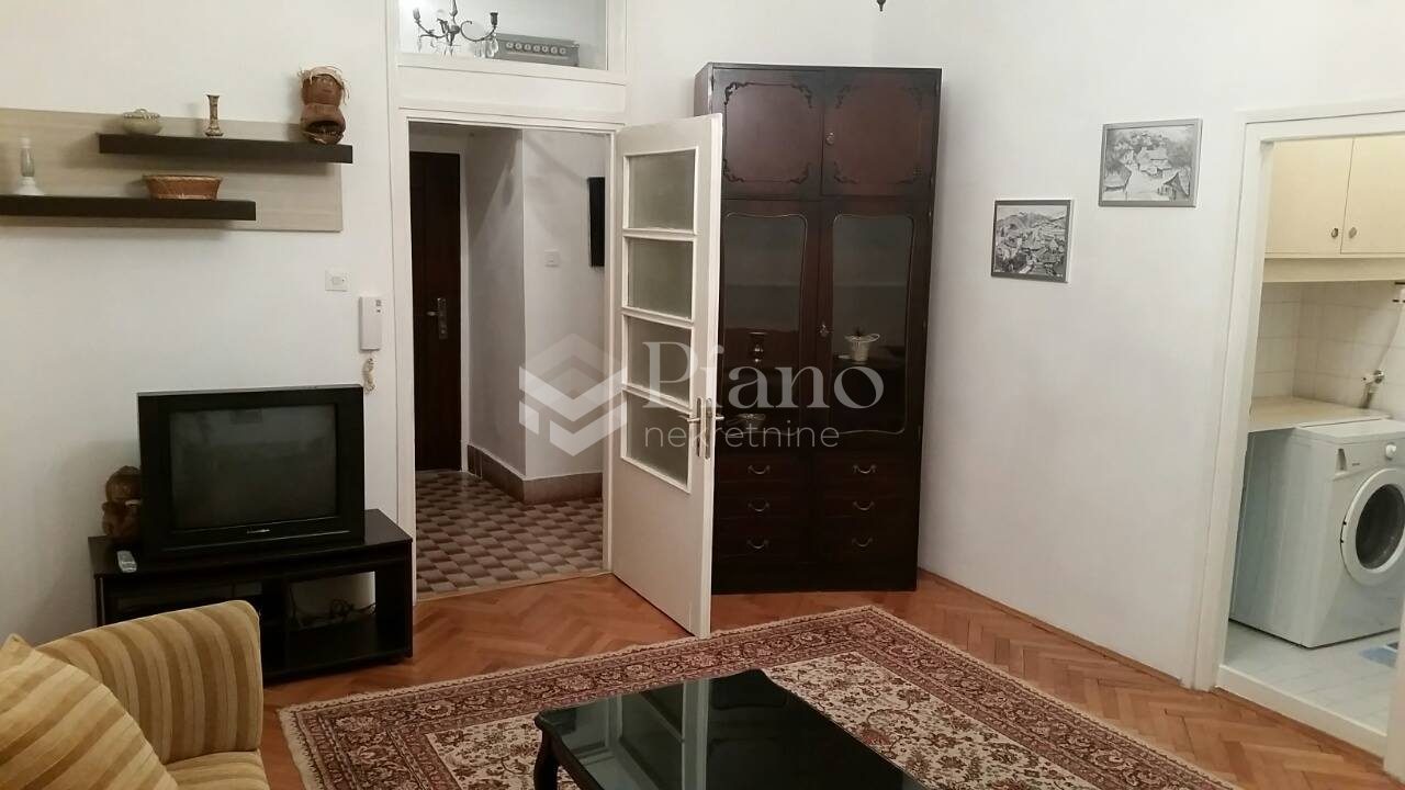 Dvosoban namještan stan, Preko Morače