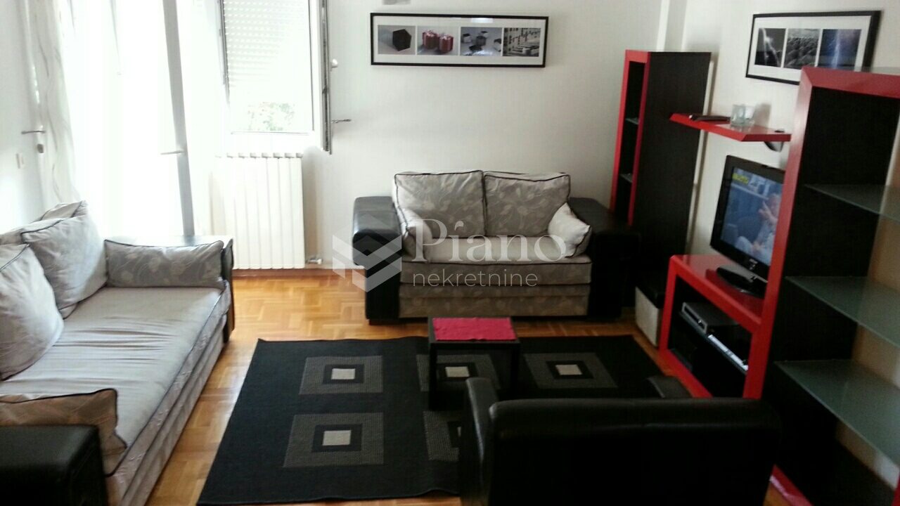 Dvosoban namješten stan, Centar