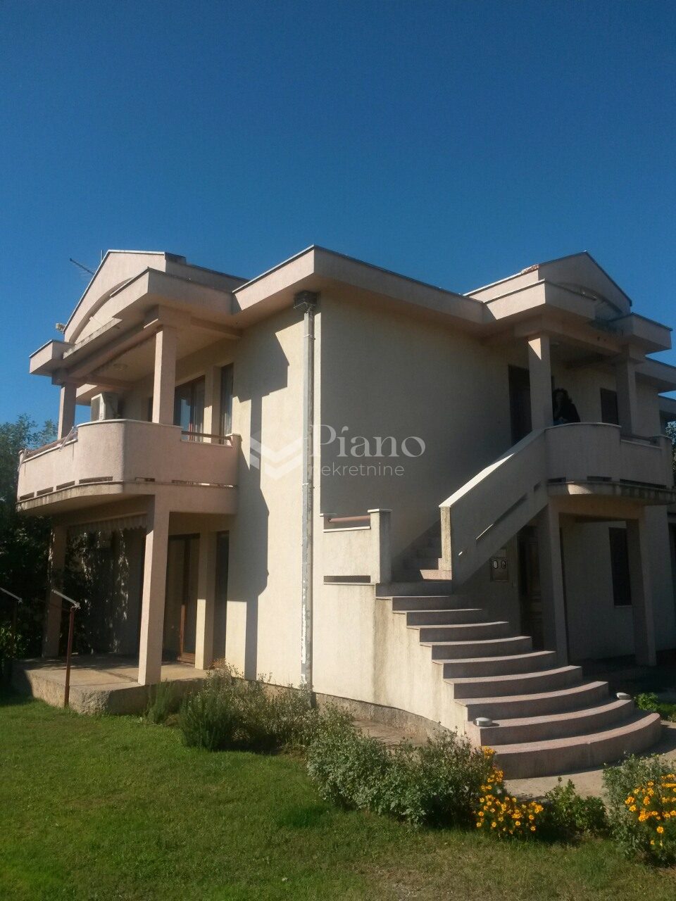 Dvosoban nenamješten stan, Zagorič