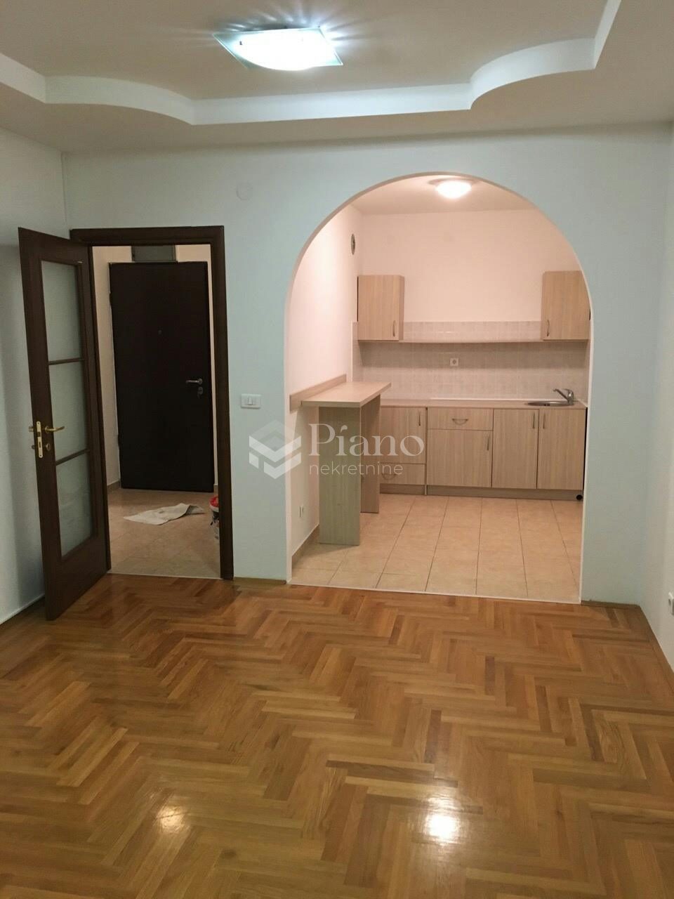 Jednosoban nenamješten stan u Profesorskoj zgradi