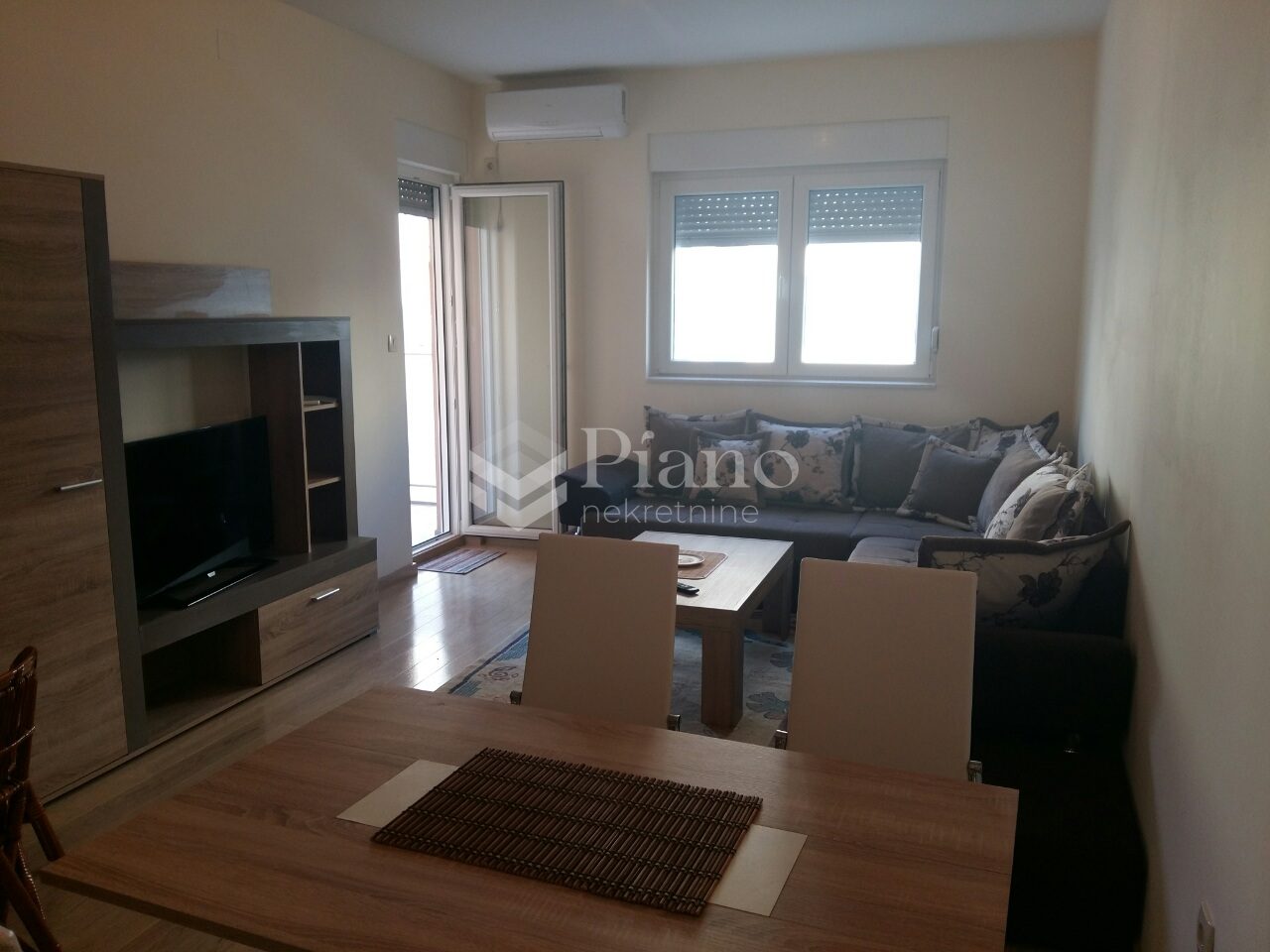 LUX JEDNOSOBAN PROSTRAN STAN 