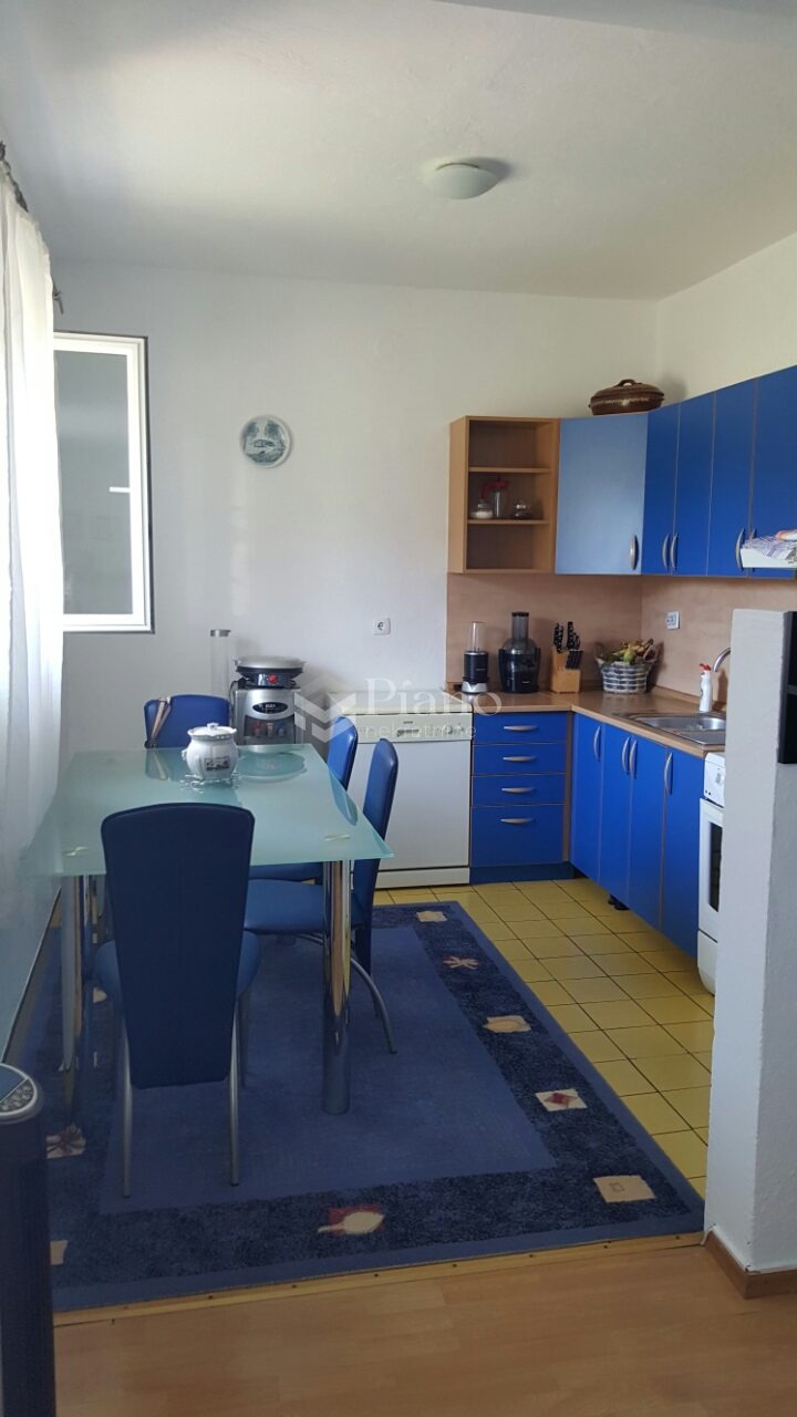 Polunamješten dvosoban stan, Blok 9