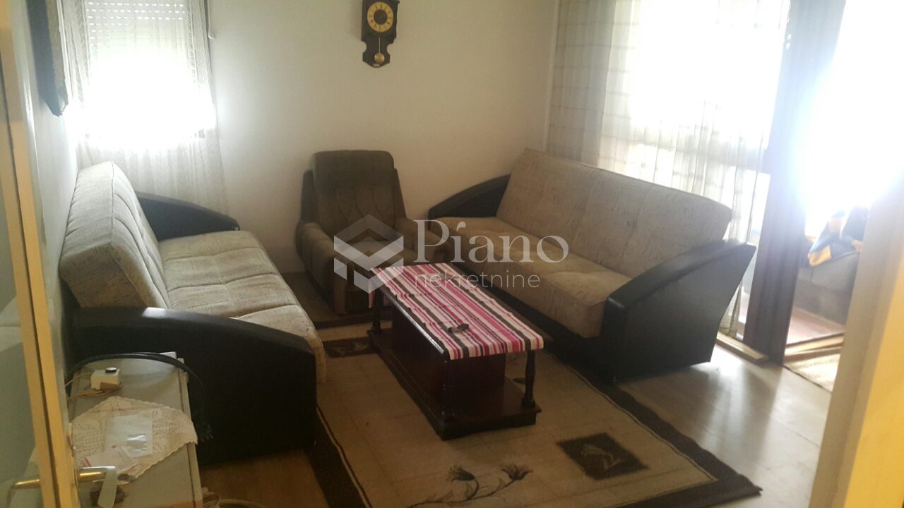 VELIKI JEDNOSOBAN STAN U BLOKU 5