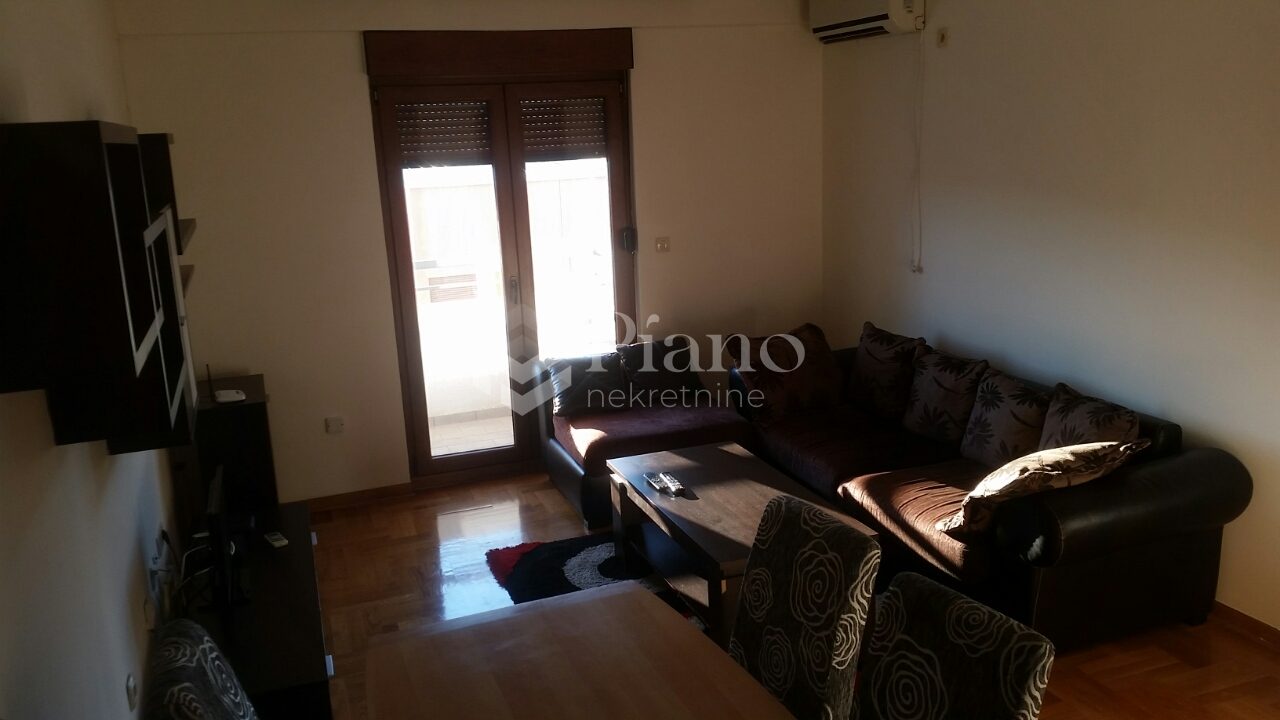 Trosoban namješten stan na Starom aerodromu