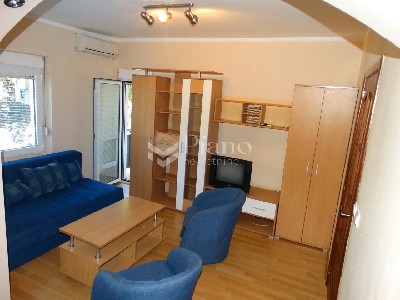 JEDNOSOBAN STAN PREKO MORAČE 