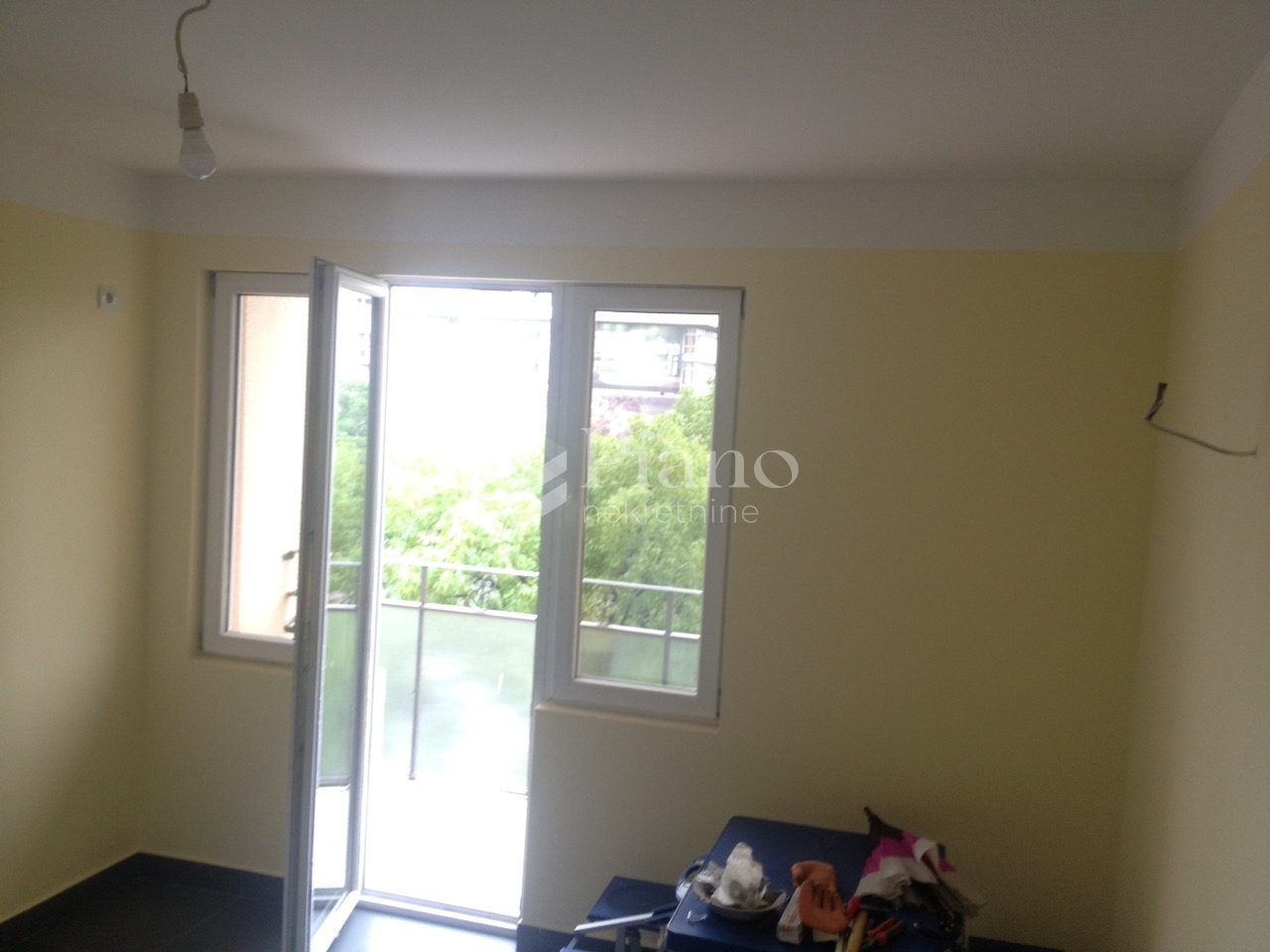 Nenamješten kancelarijski prostor, Centar