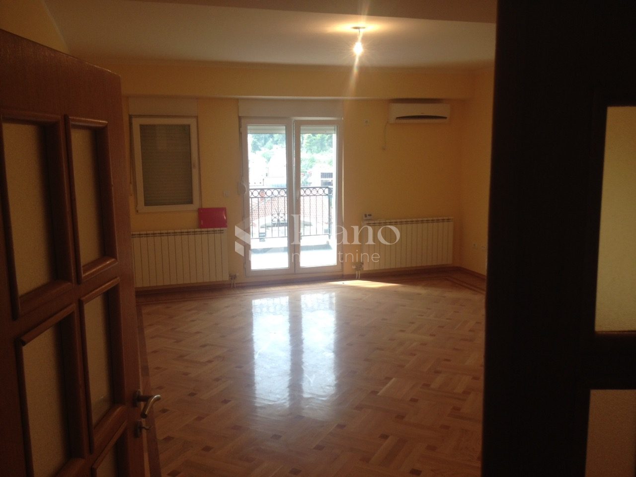 ČETVOROSBAN NENAMJEŠTEN STAN NA ZABJELU 