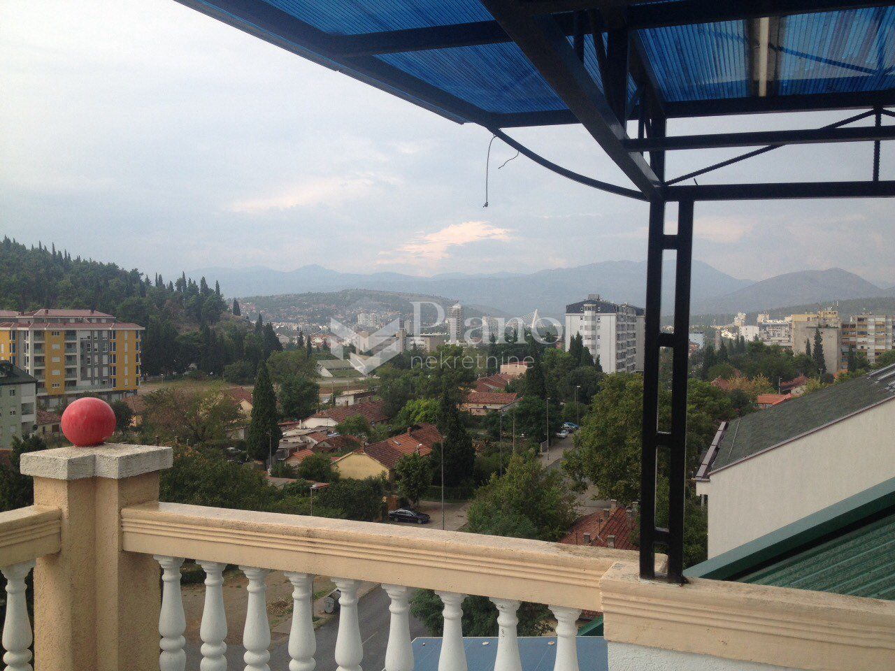 ČETVOROSOBAN DUPLEX NENAMJEŠTEN STAN NA ZABJELU