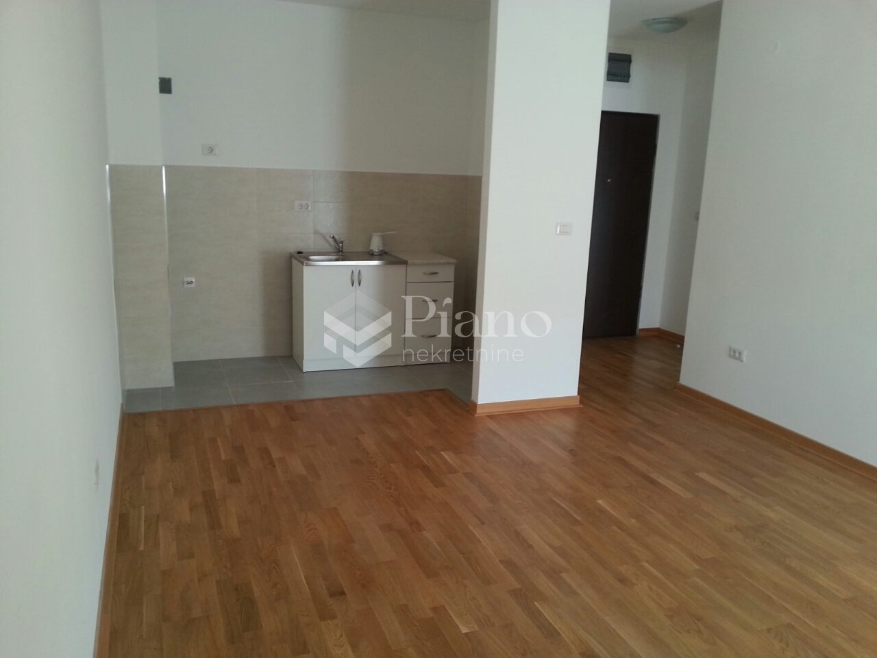 JEDNOSOBAN NENAMJEŠTEN STAN U CITY KVARTU