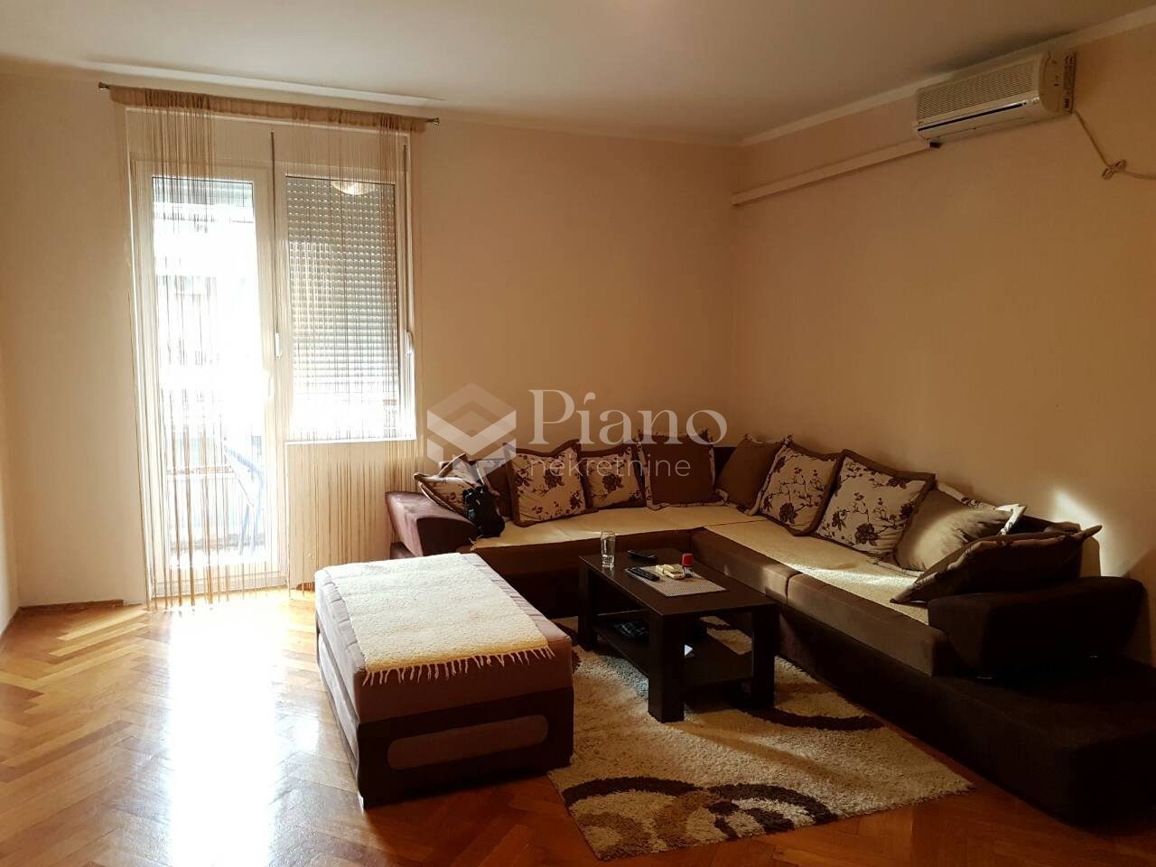 Dvosoban namješten stan u centru grada