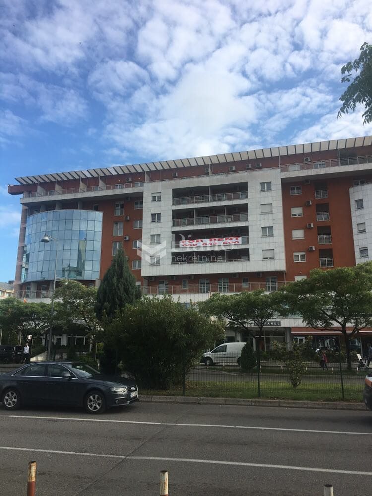 Prazan poslovni prostor Preko Morače