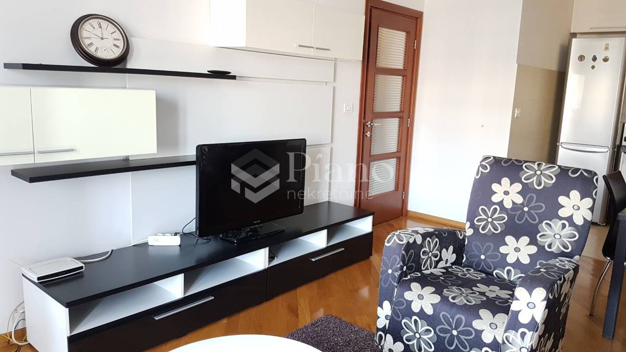 Jednosoban namješten stan Preko Morače