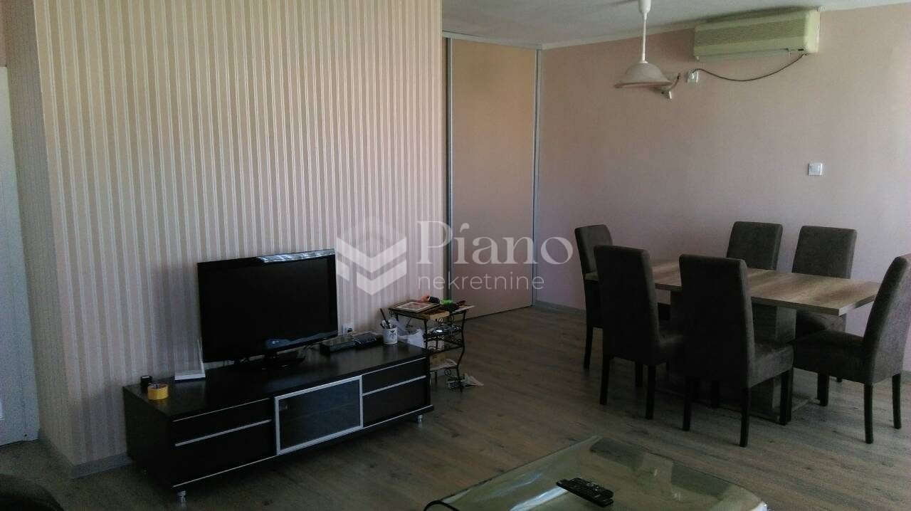 Trosoban namješten stan u Bloku 5