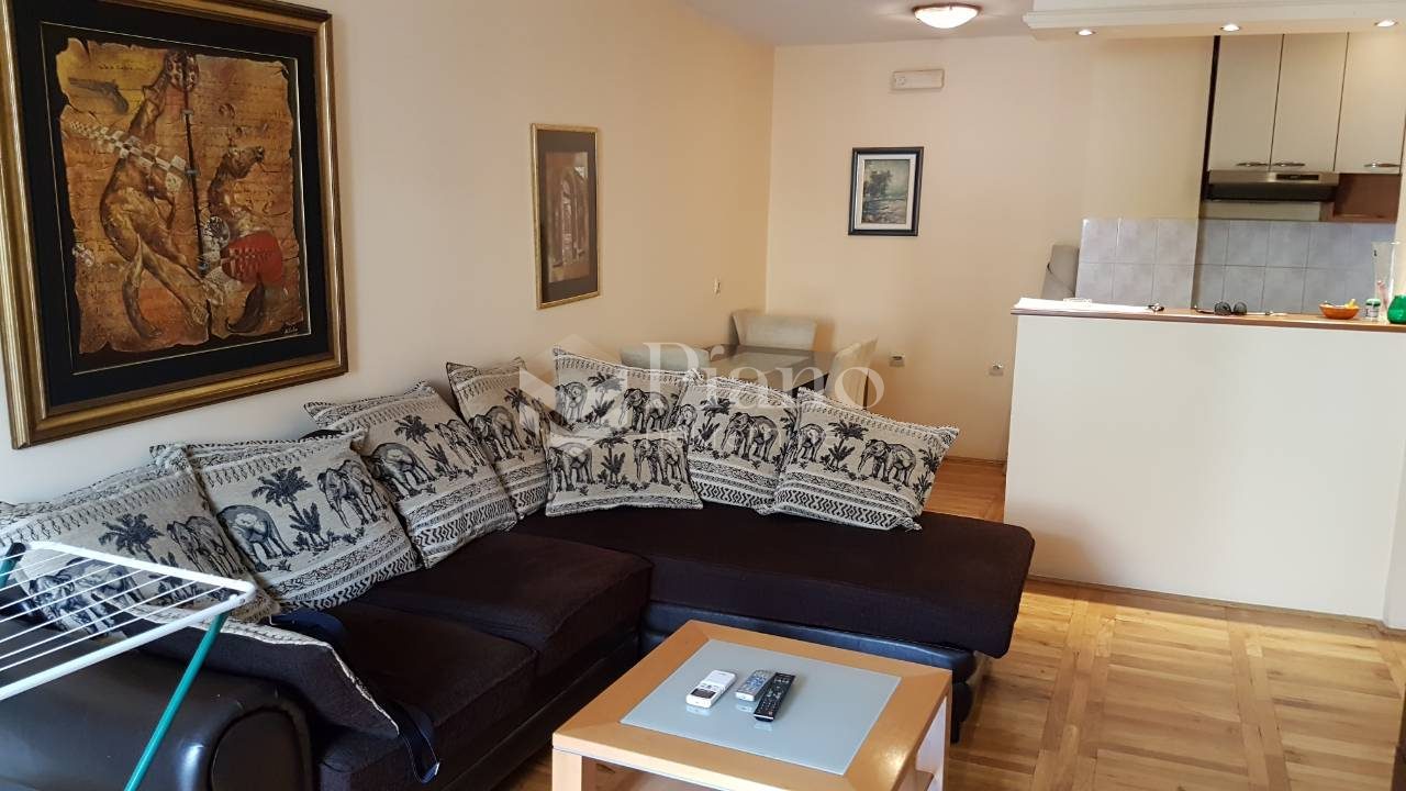 Dvosoban namješten stan kod Ljubovića